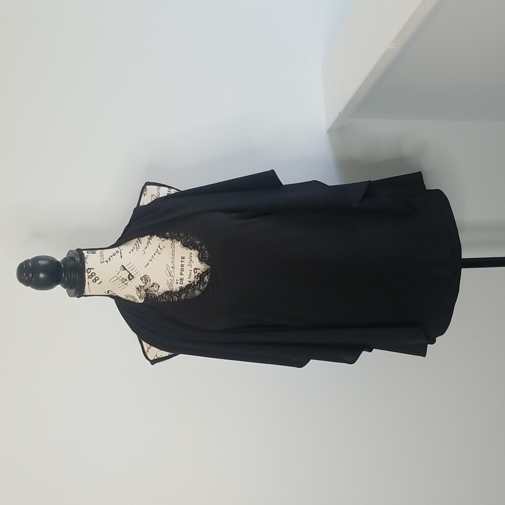 Robbi & Nikki black blouse size medium